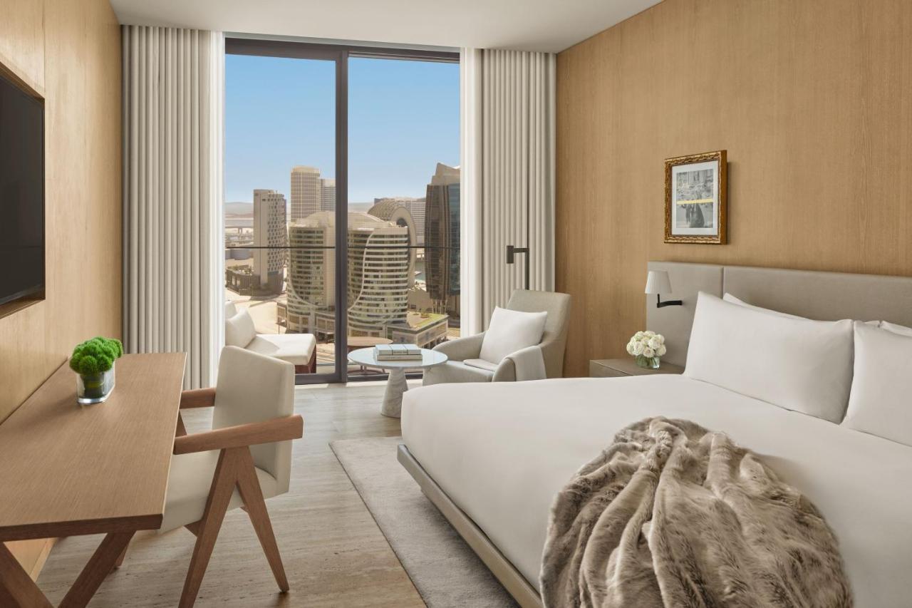 The Dubai Edition Dış mekan fotoğraf A guest room at the Four Seasons