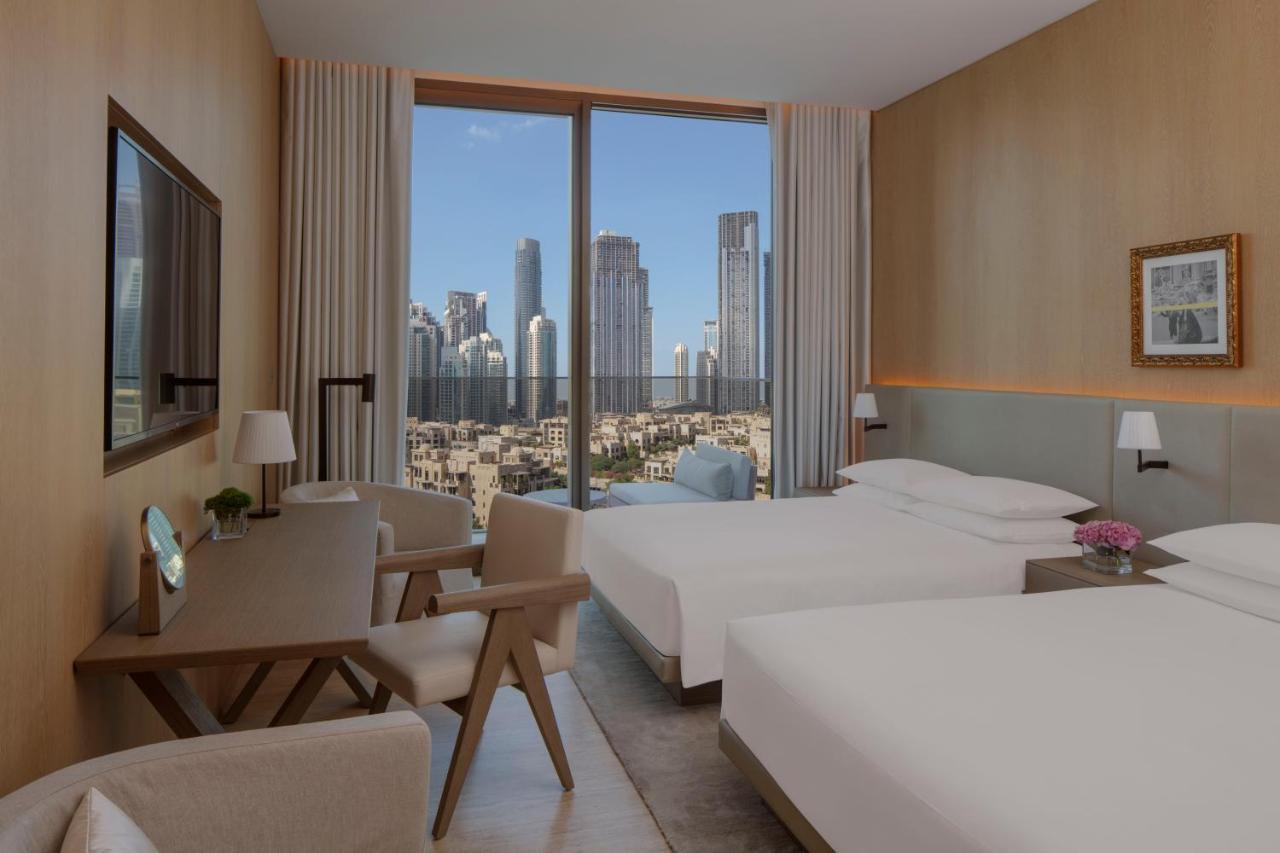 The Dubai Edition Dış mekan fotoğraf A guest room at the hotel