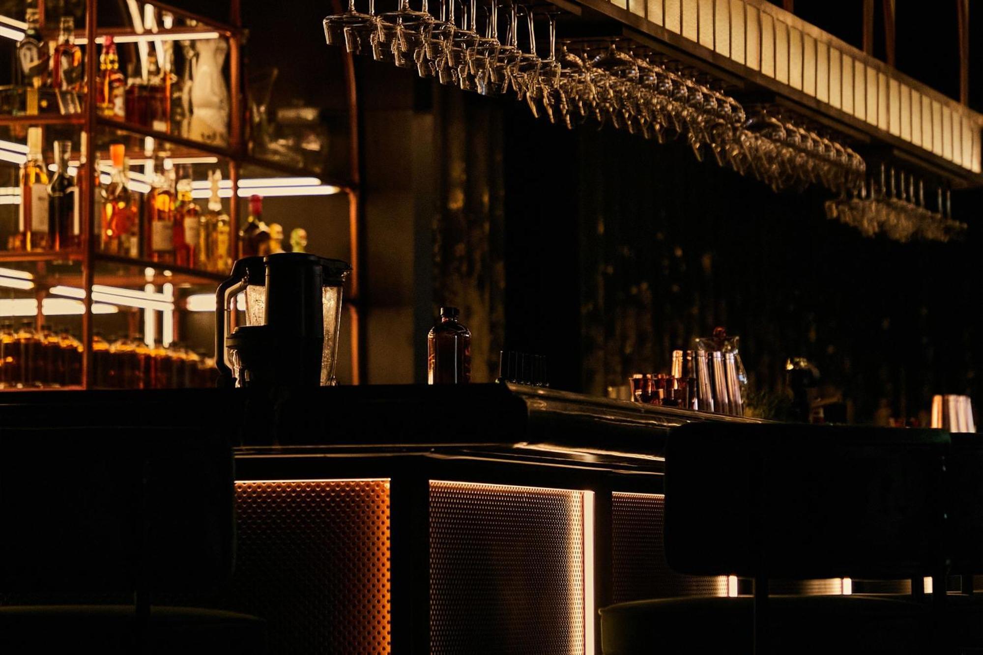 The Dubai Edition Dış mekan fotoğraf The bar at the London Edition