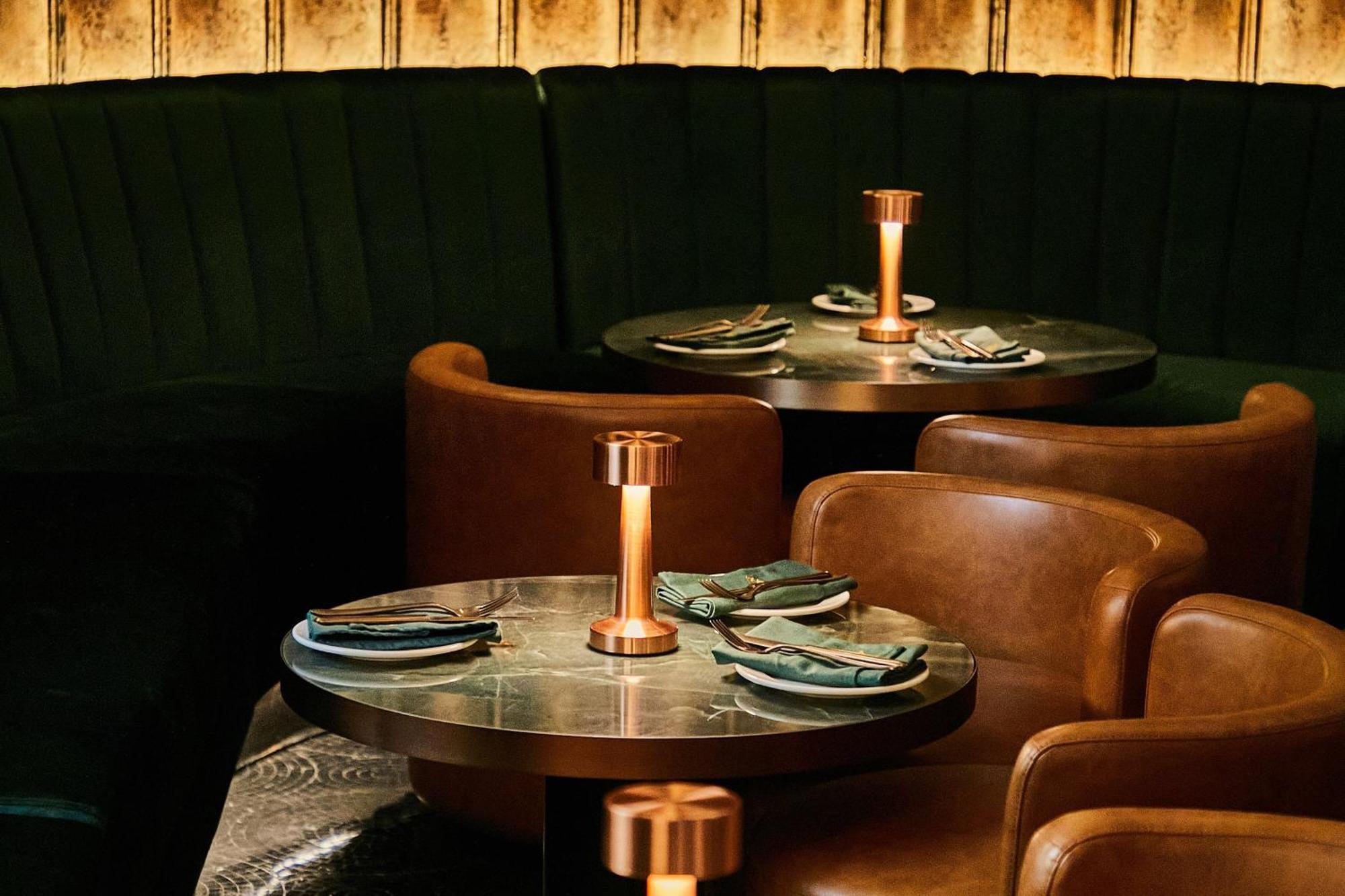 The Dubai Edition Dış mekan fotoğraf Interior of the restaurant