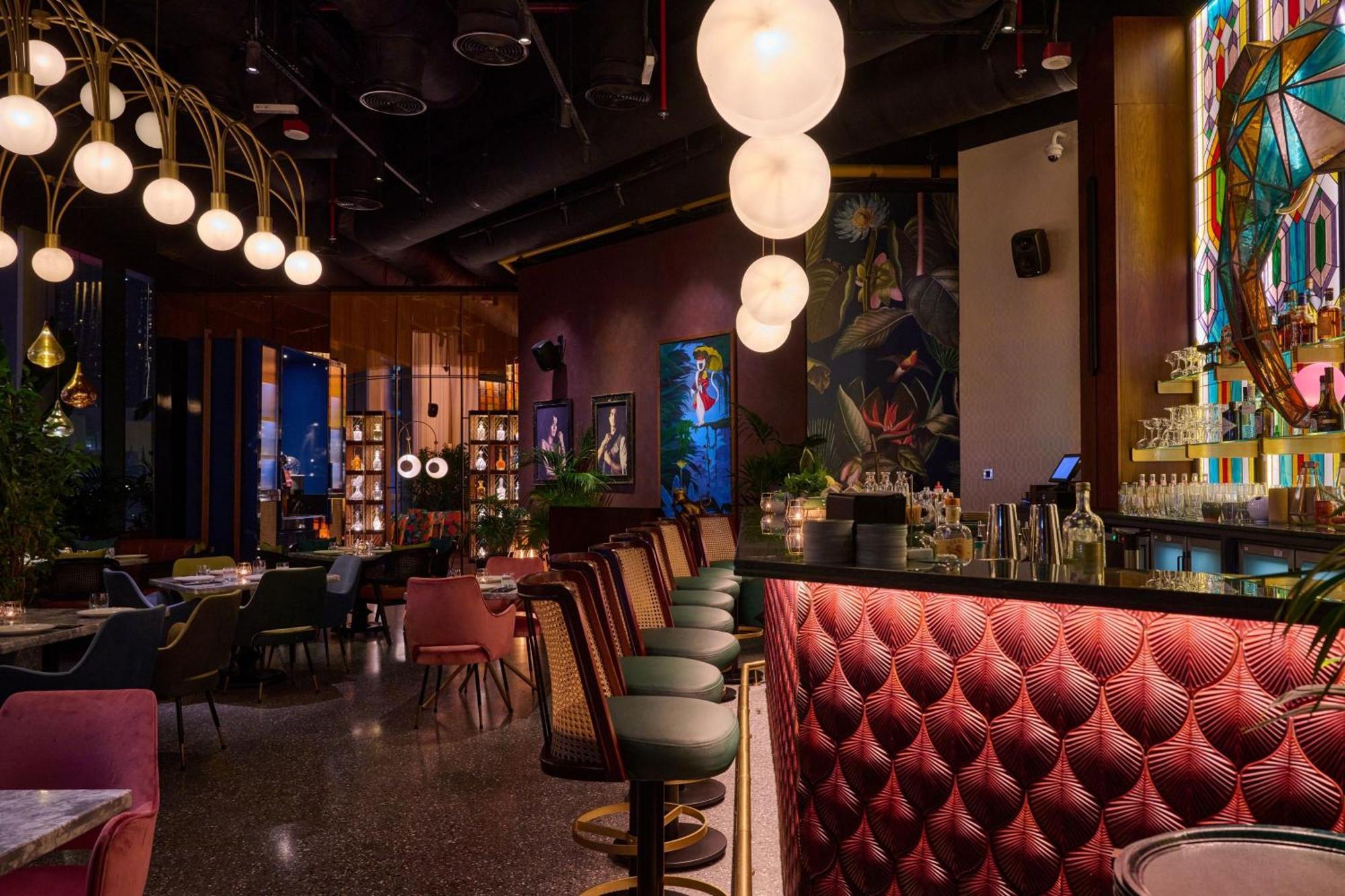 The Dubai Edition Dış mekan fotoğraf Interior of the restaurant