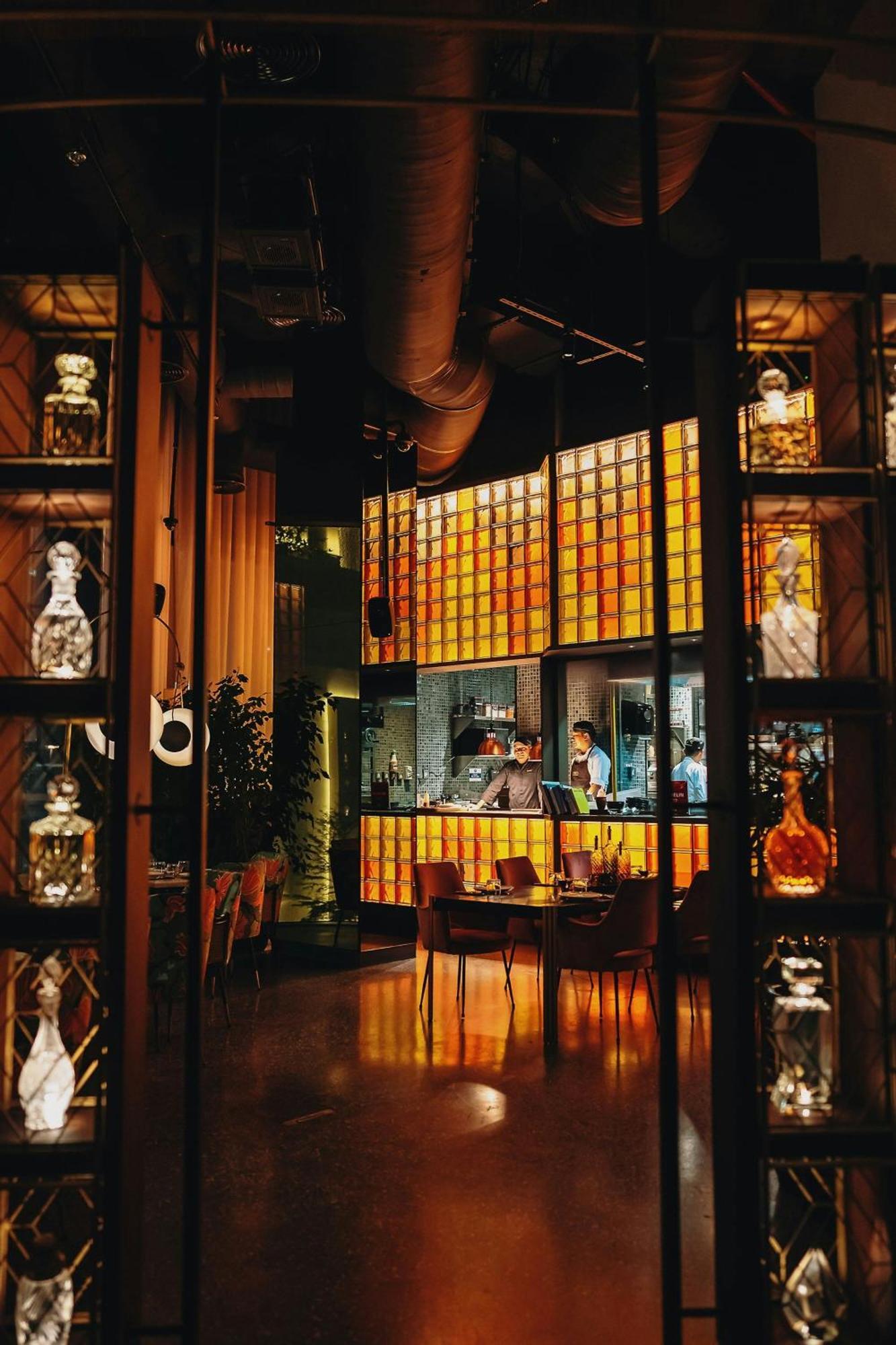 The Dubai Edition Dış mekan fotoğraf The bar at the restaurant